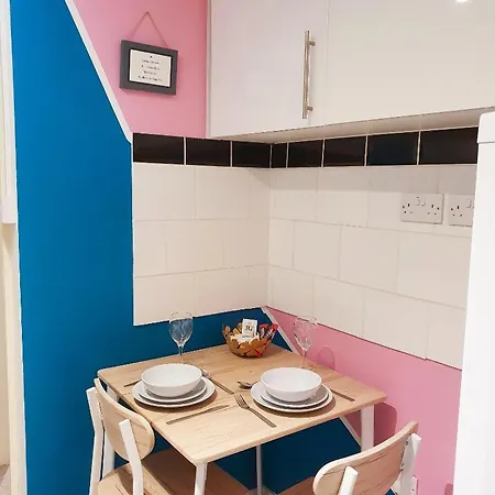 Boutique And Beautiful Bristol Apartment